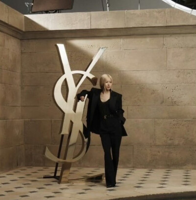 朴彩英 rosie rosé