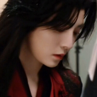 镜中的自己偶尔红妆