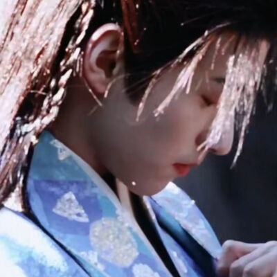 问你剑上碧血又是谁的泪痕