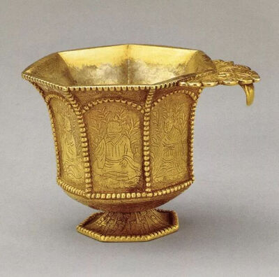 辽代   鎏金“高士图”錾花银把杯 内蒙古文物考古研究所藏