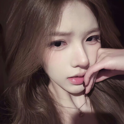 执念开始消失的时候 平静的幸福贯穿我的每分 ​​​
#氛围感女头#