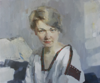 瓦迪姆·苏沃洛夫是一位俄罗斯当代具象画家，以融合写实基础与表现性绘画语言而受到关注。他的作品多以人物形象为核心，画面气氛冷静而略带忧郁，人物常处于沉思、停顿或内在张力积聚的状态。苏沃洛夫擅长运用克制的…