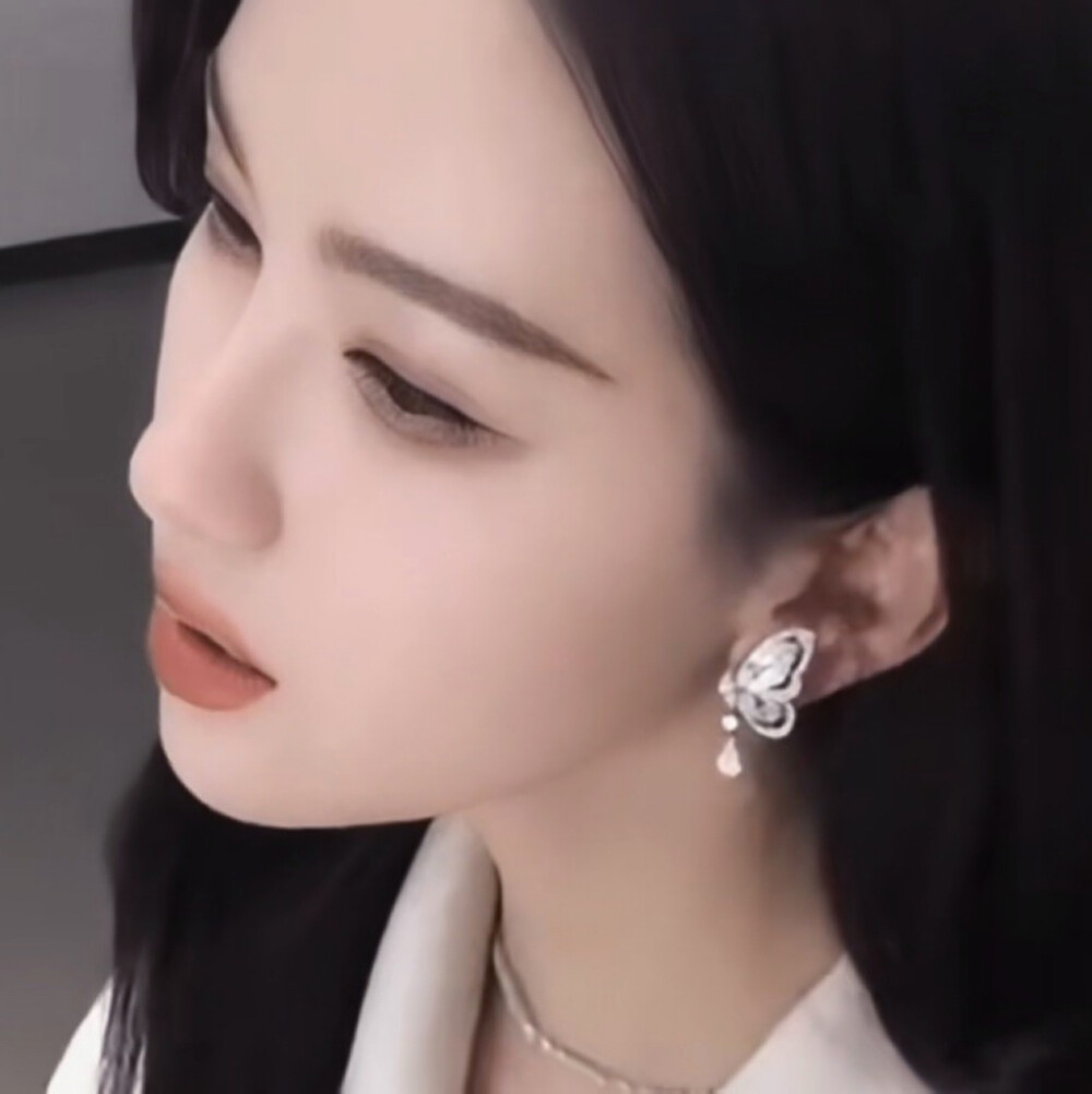 抛向泪光闪闪的世道