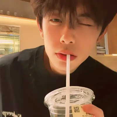 他甚至都没有想起你，他只是在正常的过他的每一天