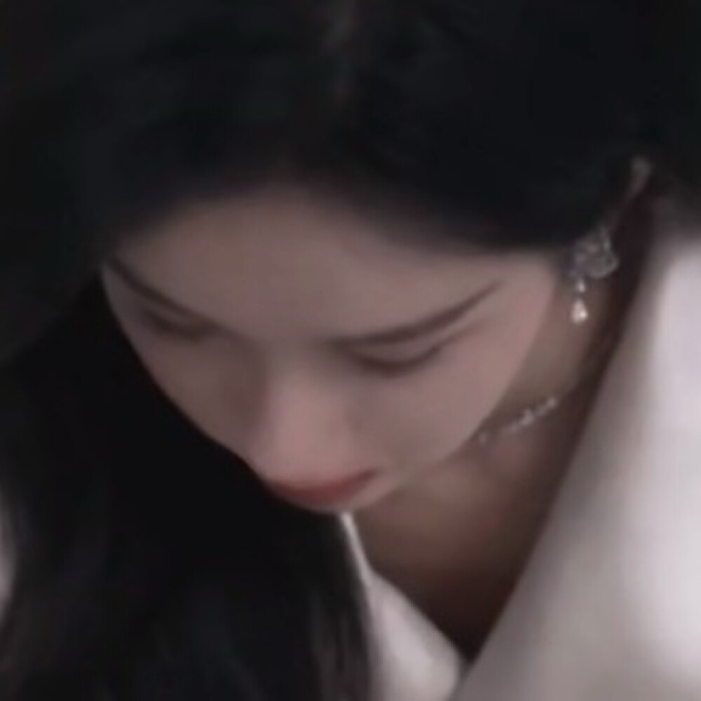 抛向泪光闪闪的世道