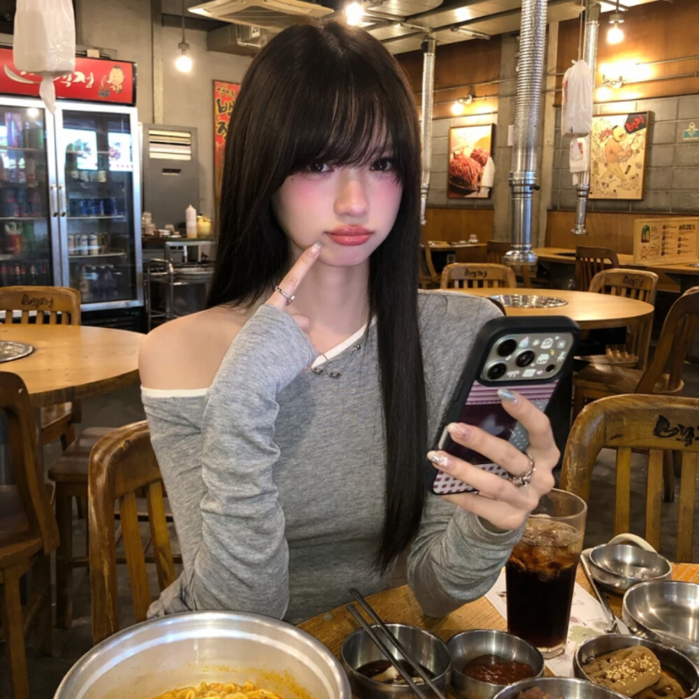 女