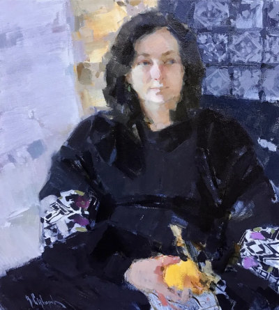 瓦迪姆·苏沃洛夫是一位俄罗斯当代具象画家，以融合写实基础与表现性绘画语言而受到关注。他的作品多以人物形象为核心，画面气氛冷静而略带忧郁，人物常处于沉思、停顿或内在张力积聚的状态。苏沃洛夫擅长运用克制的…