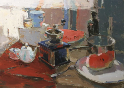 瓦迪姆·苏沃洛夫是一位俄罗斯当代具象画家，以融合写实基础与表现性绘画语言而受到关注。他的作品多以人物形象为核心，画面气氛冷静而略带忧郁，人物常处于沉思、停顿或内在张力积聚的状态。苏沃洛夫擅长运用克制的…