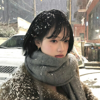 执念开始消失的时候 平静的幸福贯穿我的每分 ​​​
#氛围感女头#