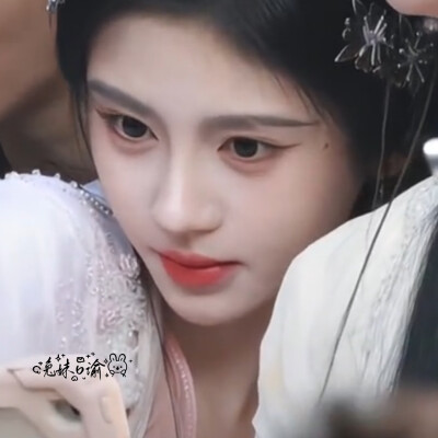 爱是沸腾的春日 悬着的枝桠上 全是对你的念想