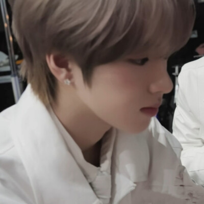 ψ( • ⩊ • )ψ( - ω -)ψ( • ̀ω •́ )