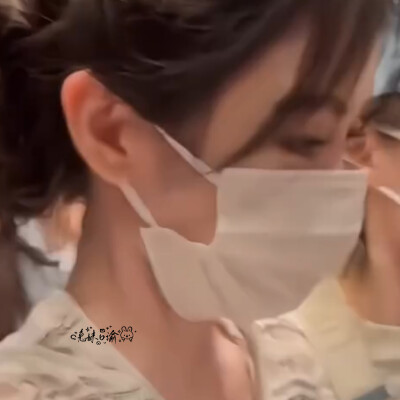 尘封的心事又逢下雨天 念的还是你