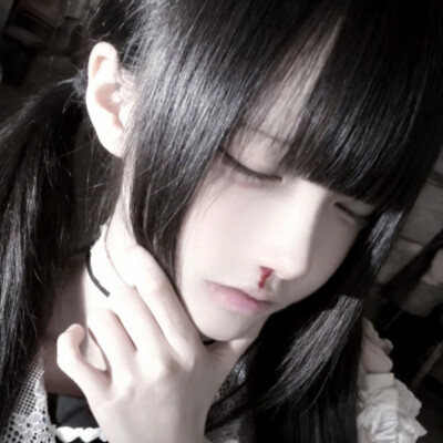 听说唱真的是一种很好的显化 我人本就自大 上了大学后每月听八十个小时的中文hiphop一年后比我膨胀的只剩外卖神券了 每天脑子里都是老子就是牛n 就是口巾 就是凭借才华易如反掌地年少成名 就是I’m effortless mama …