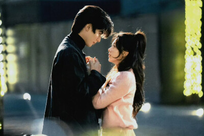 骄阳似我
宋威龙✖️赵今麦 ​​​