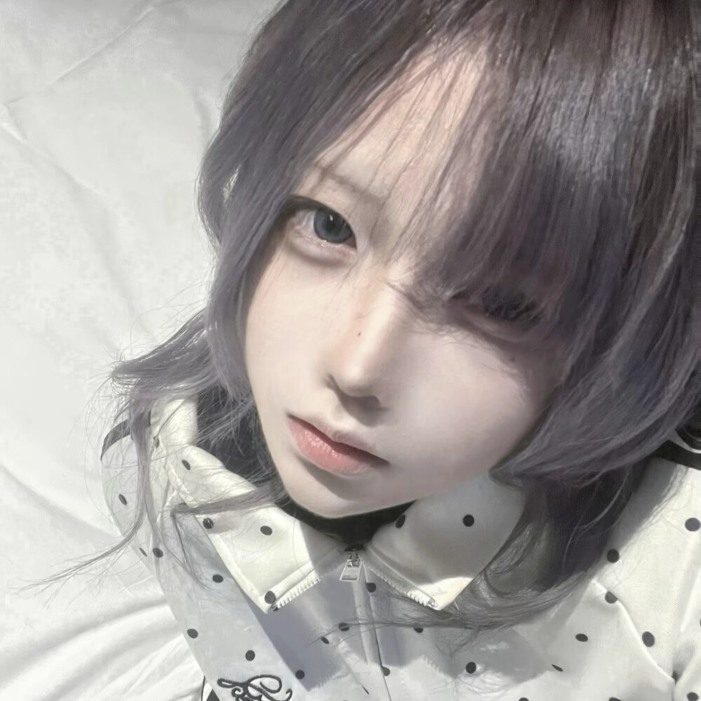 听说唱真的是一种很好的显化 我人本就自大 上了大学后每月听八十个小时的中文hiphop一年后比我膨胀的只剩外卖神券了 每天脑子里都是老子就是牛n 就是口巾 就是凭借才华易如反掌地年少成名 就是I’m effortless mama u raised a genius 成本只有一个音乐软件会员就能每天都很爽很嗨 呃