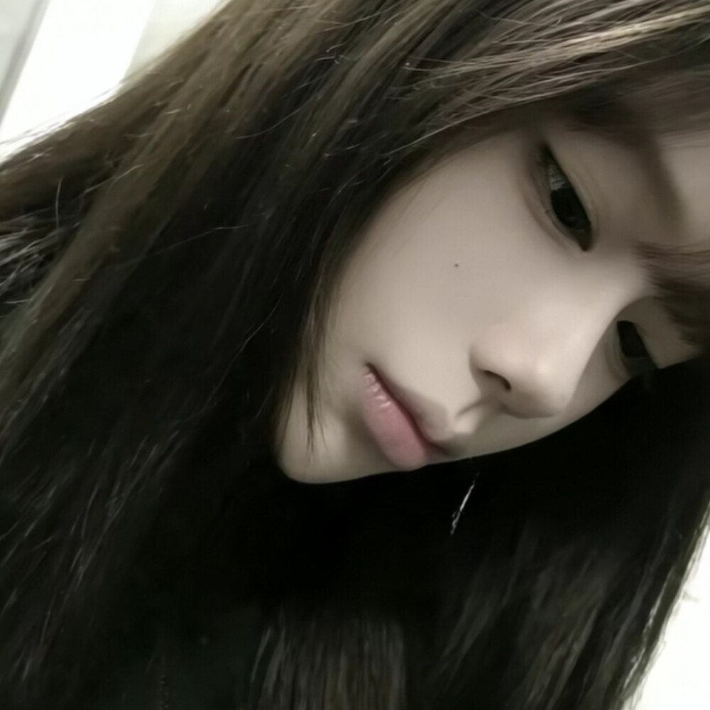 那一双爱笑眼睛不适合皱眉