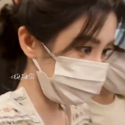 尘封的心事又逢下雨天 念的还是你