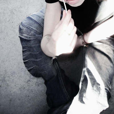 关于明天 我只会逃避