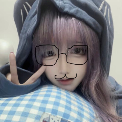 听说唱真的是一种很好的显化 我人本就自大 上了大学后每月听八十个小时的中文hiphop一年后比我膨胀的只剩外卖神券了 每天脑子里都是老子就是牛n 就是口巾 就是凭借才华易如反掌地年少成名 就是I’m effortless mama …