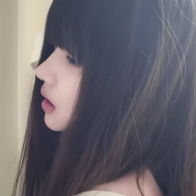 那一双爱笑眼睛不适合皱眉