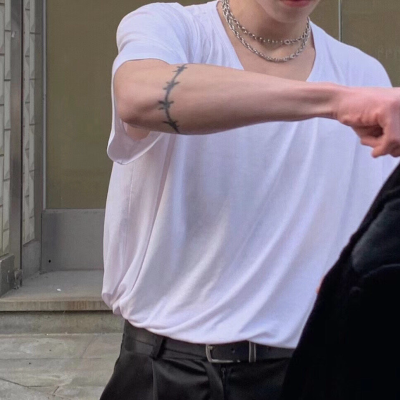 头像丨男头 忍住不联系就已经没多喜欢了