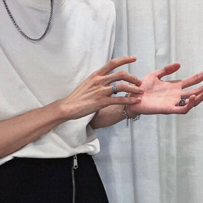 头像丨男头 忍住不联系就已经没多喜欢了