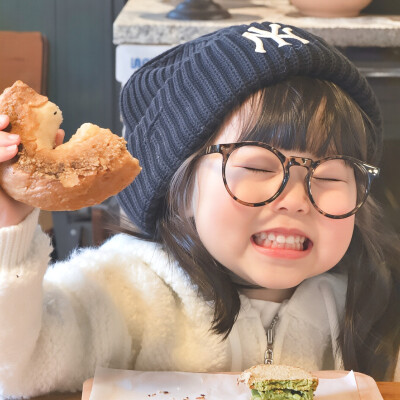 开心耳朵会竖起来因此被当塑料袋拎走〃•ω‹〃♡