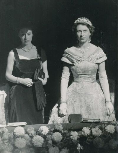 Her Majesty Queen Elizabeth II 和妹妹