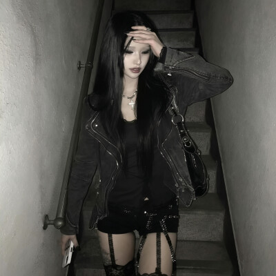 你继续不给我发消息 我一个人捧着手机等你 一点都不累 不冷哼！つω<