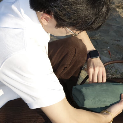 头像丨男头 忍住不联系就已经没多喜欢了