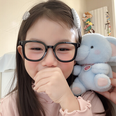 开心耳朵会竖起来因此被当塑料袋拎走〃•ω‹〃♡