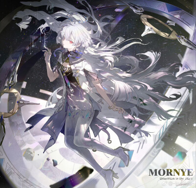 在暖灯下旋转的便利店香肠