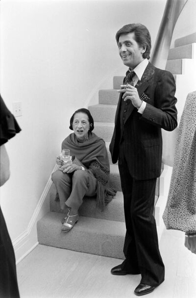 1977年9月
Valentino Garavani与传奇编辑Diana Vreeland
在纽约参加派对

