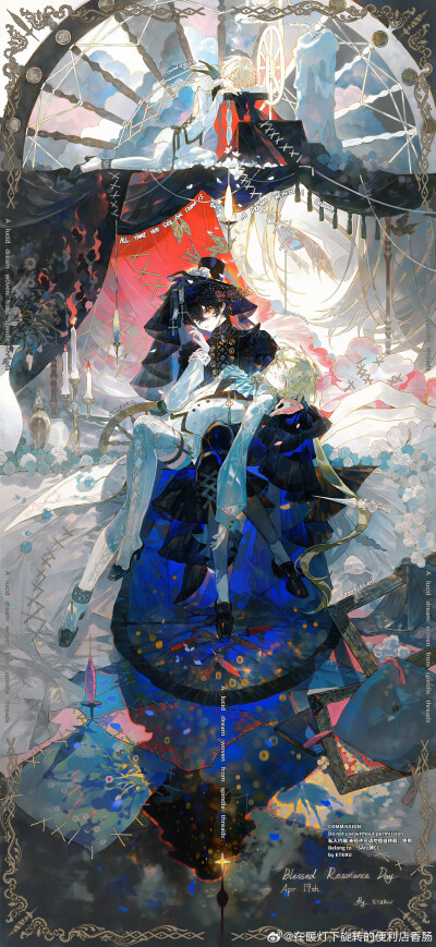 在暖灯下旋转的便利店香肠