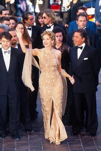 Sharon Stone身着Valentino