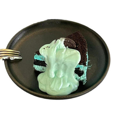 薄巧甜品白底头像