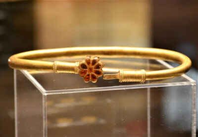 ▲   公元500年勃艮第人的金项圈