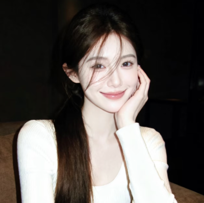 “走不出自己的执念，到哪都是囚徒，就像有些人，只能活在梦和回忆里..”