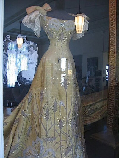 米茜的两件漂亮衣服