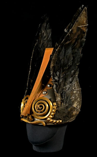 ▲   瓦格纳歌剧《尼伯龙人的指环》中奥丁神所戴的头盔