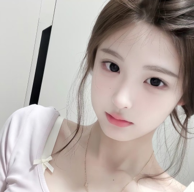 “走不出自己的执念，到哪都是囚徒，就像有些人，只能活在梦和回忆里..”