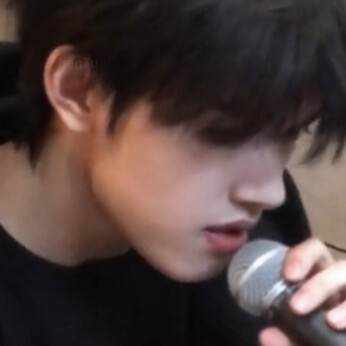 不知道啊就是很曼妙很帅很好听，莫名其妙截了一堆