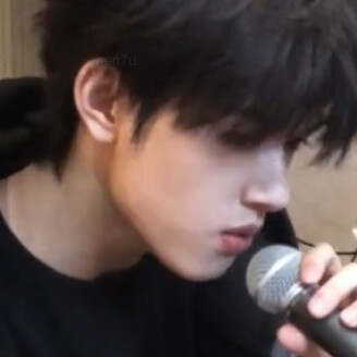 不知道啊就是很曼妙很帅很好听，莫名其妙截了一堆