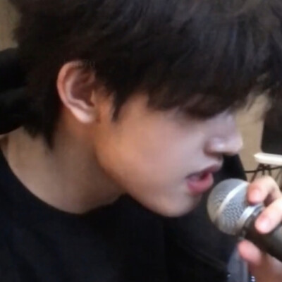 不知道啊就是很曼妙很帅很好听，莫名其妙截了一堆