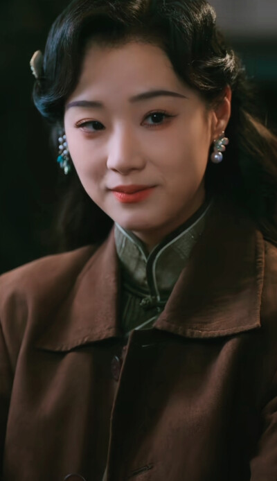 王小亿/暗潮涌动