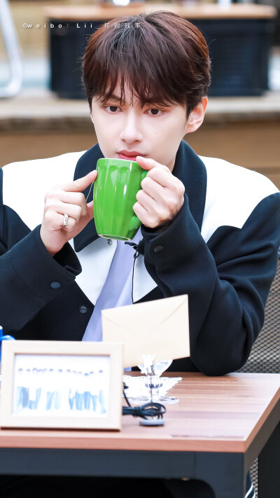 餐桌前的seventeen