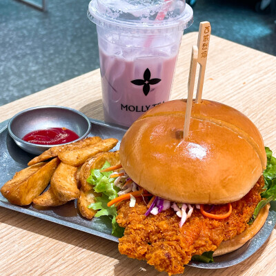 西域烈焰鸡排大汉堡，茉莉奶白针王葡萄咸酪乳