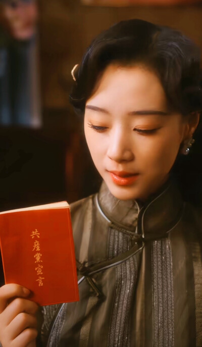 王小亿/暗潮涌动