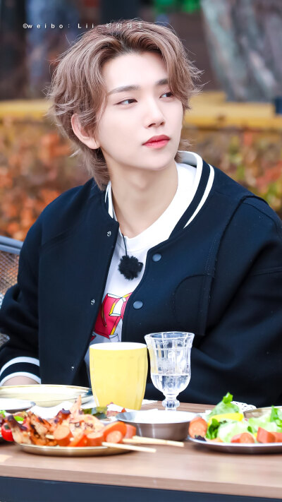 餐桌前的seventeen