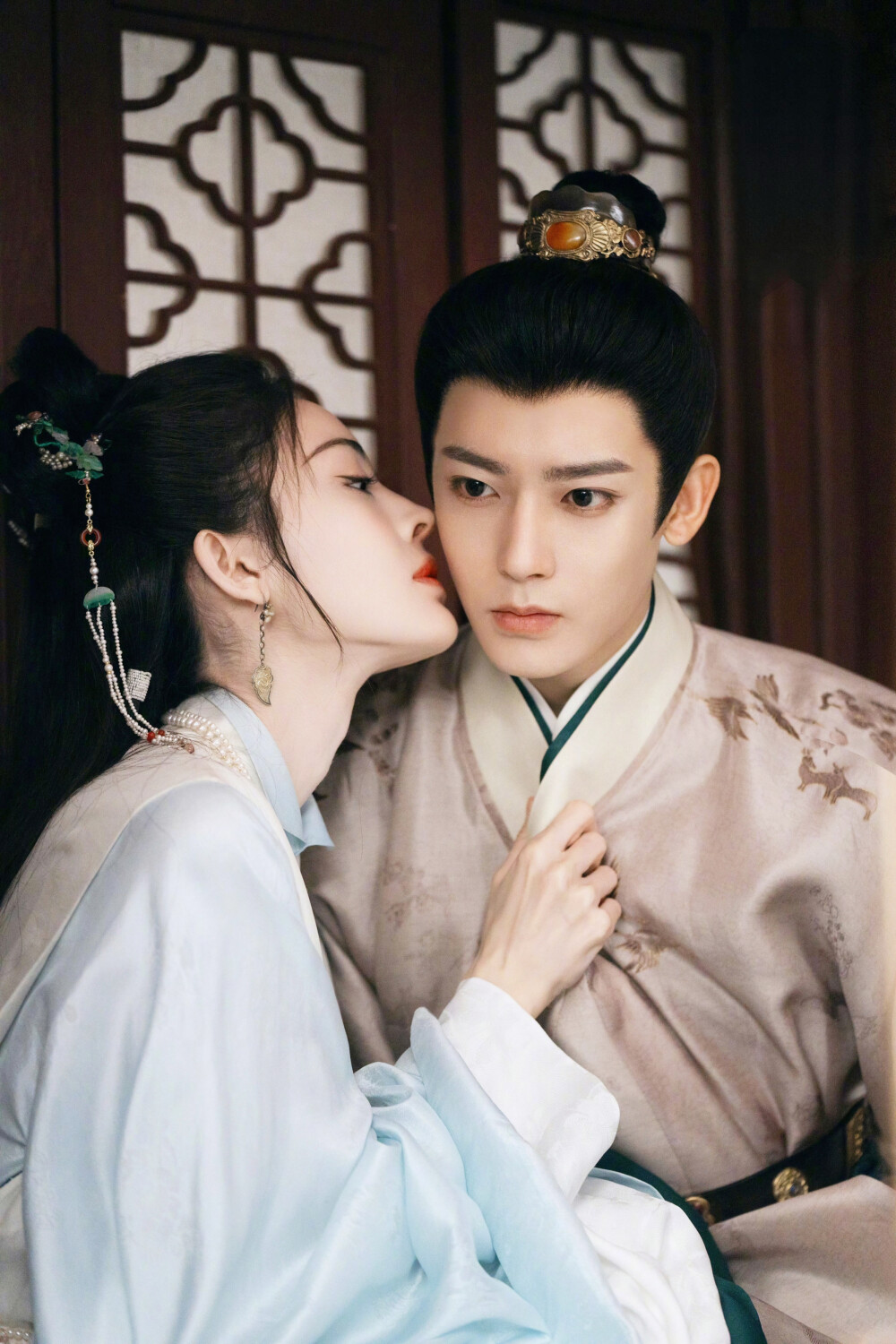 侯明昊 饰 陆江来/陆复生 《玉茗茶骨》
25.12.29